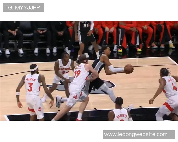 文班谈空中转身360上篮首次尝试未专门练习展现惊人天赋