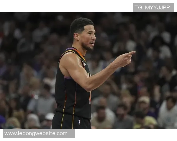 主帅奥特迎来执教首胜布克分享球队为其制作祝贺视频的温馨时刻